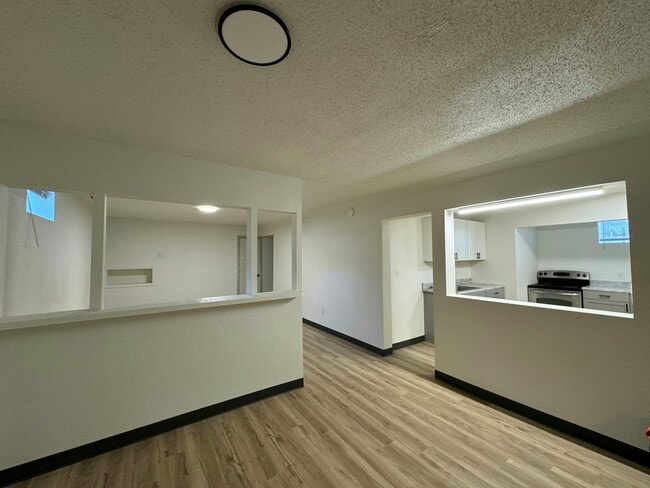 Building Photo - 831 Silver St