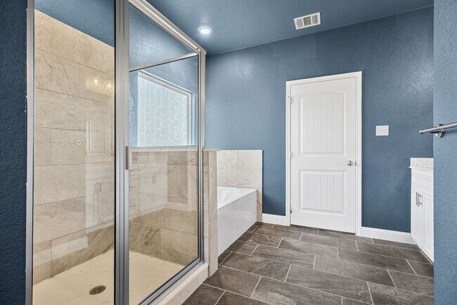 Building Photo - Modern 3 Bed / 2 Bath Home with Granite Kitchen & Full Fenced Yard in Temple