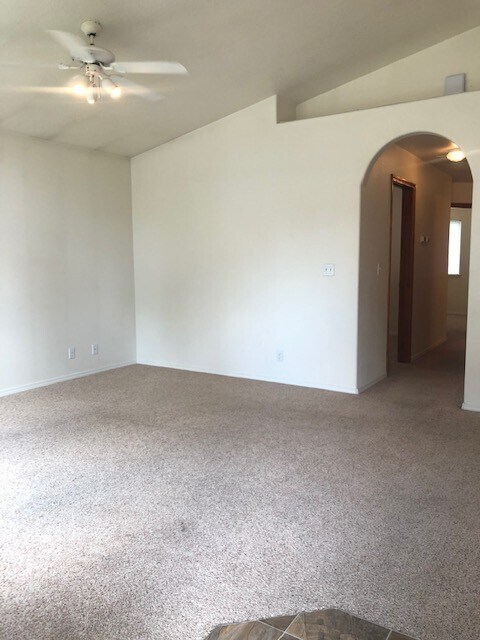 Building Photo - Available NOW! 3bed/2bath Home in Southeast Boise