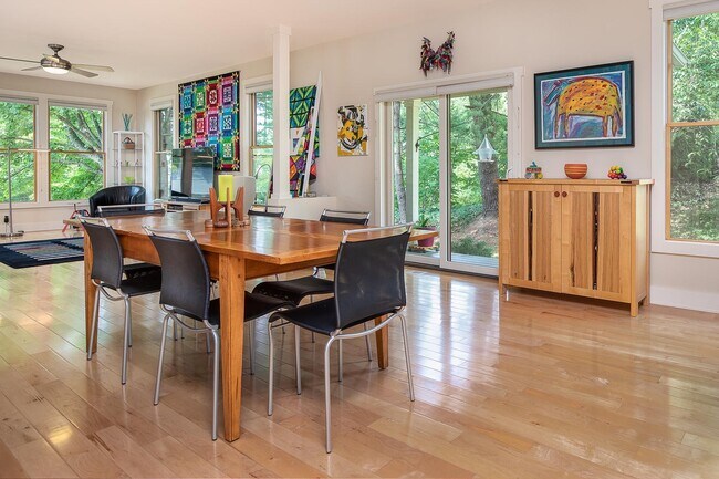 Building Photo - Charming Modern Home in Kenilworth