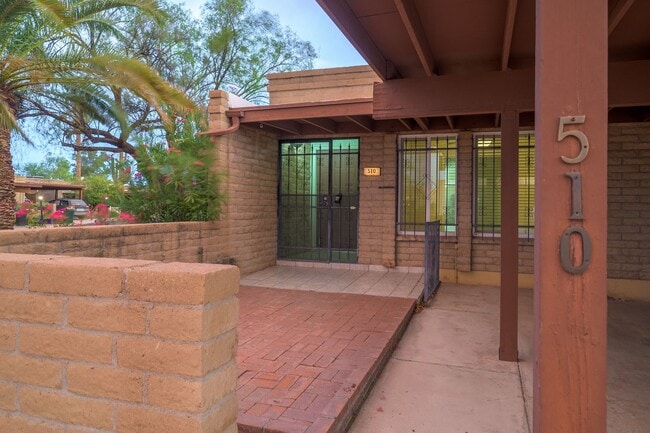 Building Photo - 510 W Cll Lago