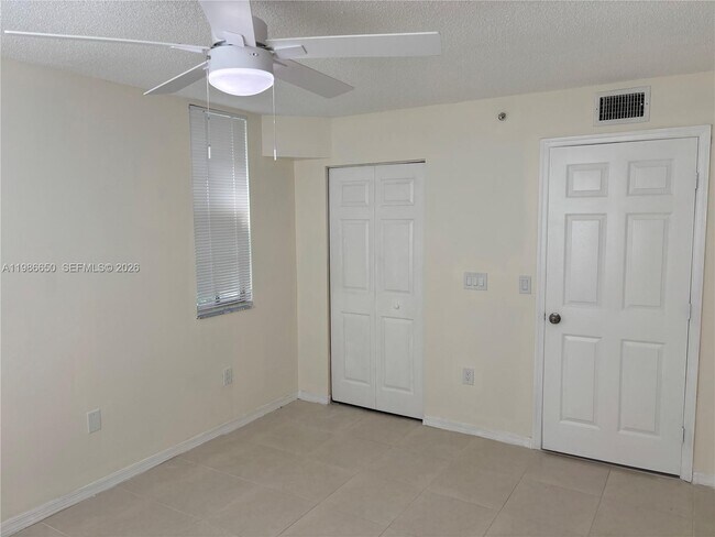 Building Photo - 655 SW 111th Way