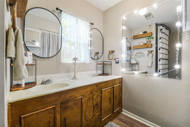 Building Photo - 27011 Azalea Ct