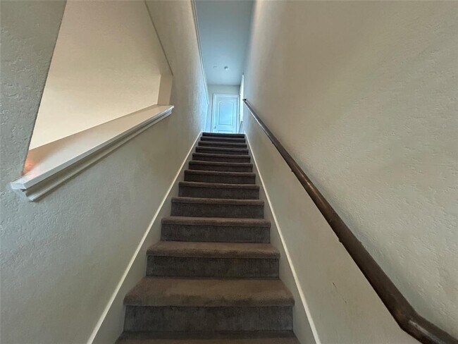 Building Photo - 249 La Dera Dr