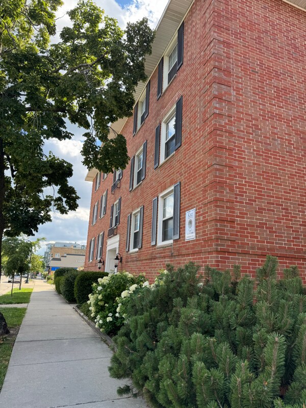 Building Photo - 4333 N Oakland Ave