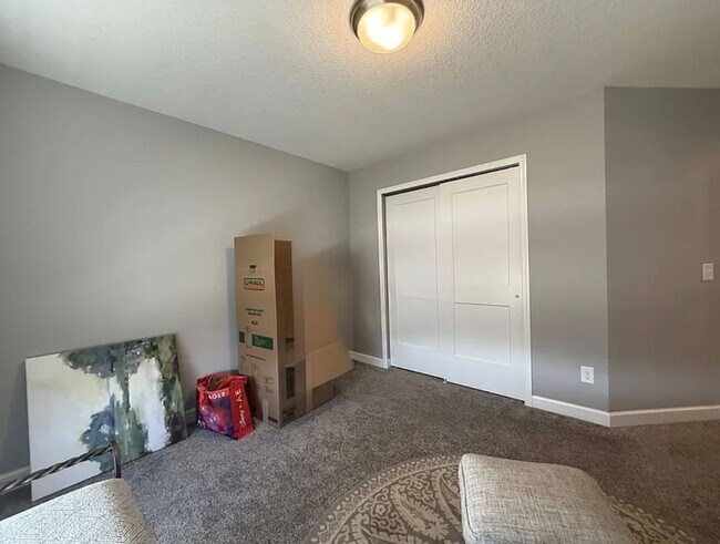 Building Photo - Gorgeous 4BR/2.5BA Rogers Home Available 8/1!