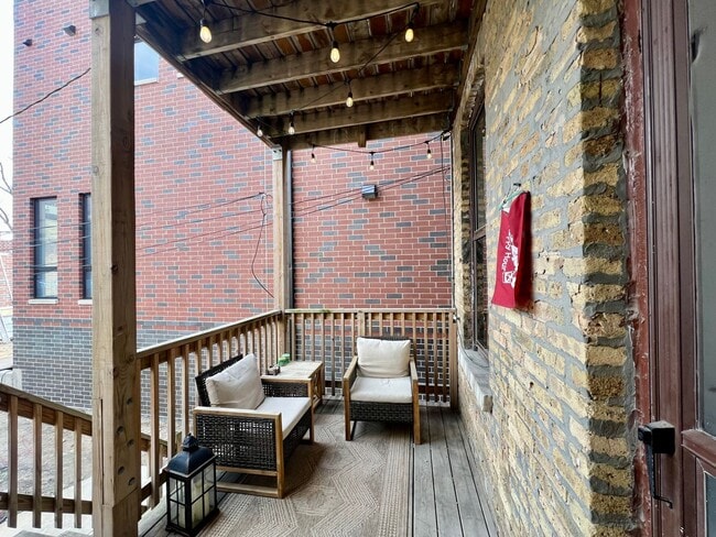 Building Photo - 1902 W Cortland St