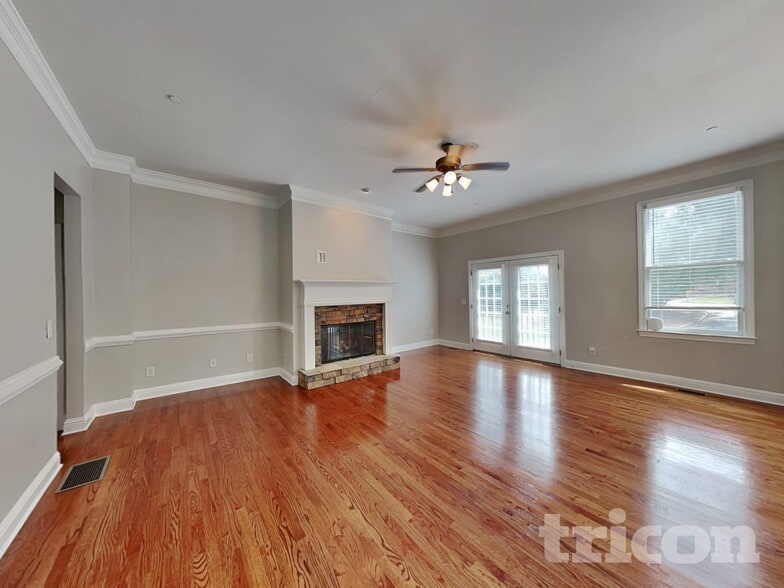 Building Photo - 1206 Comet View Tr SE