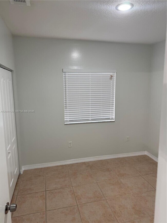Building Photo - 9128 SW 162nd Pl