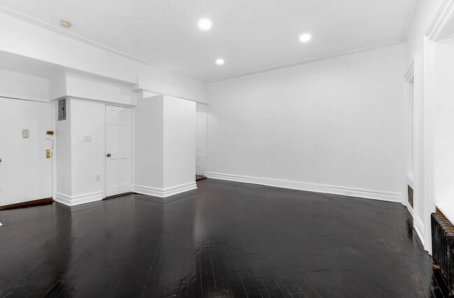 Building Photo - 117 E 60th St