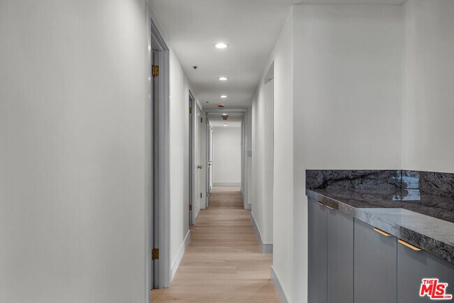 Building Photo - 10790 Wilshire Blvd