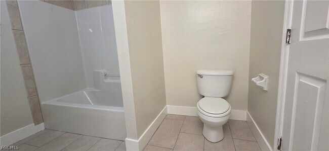 Building Photo - 1019 SE 12th Terrace