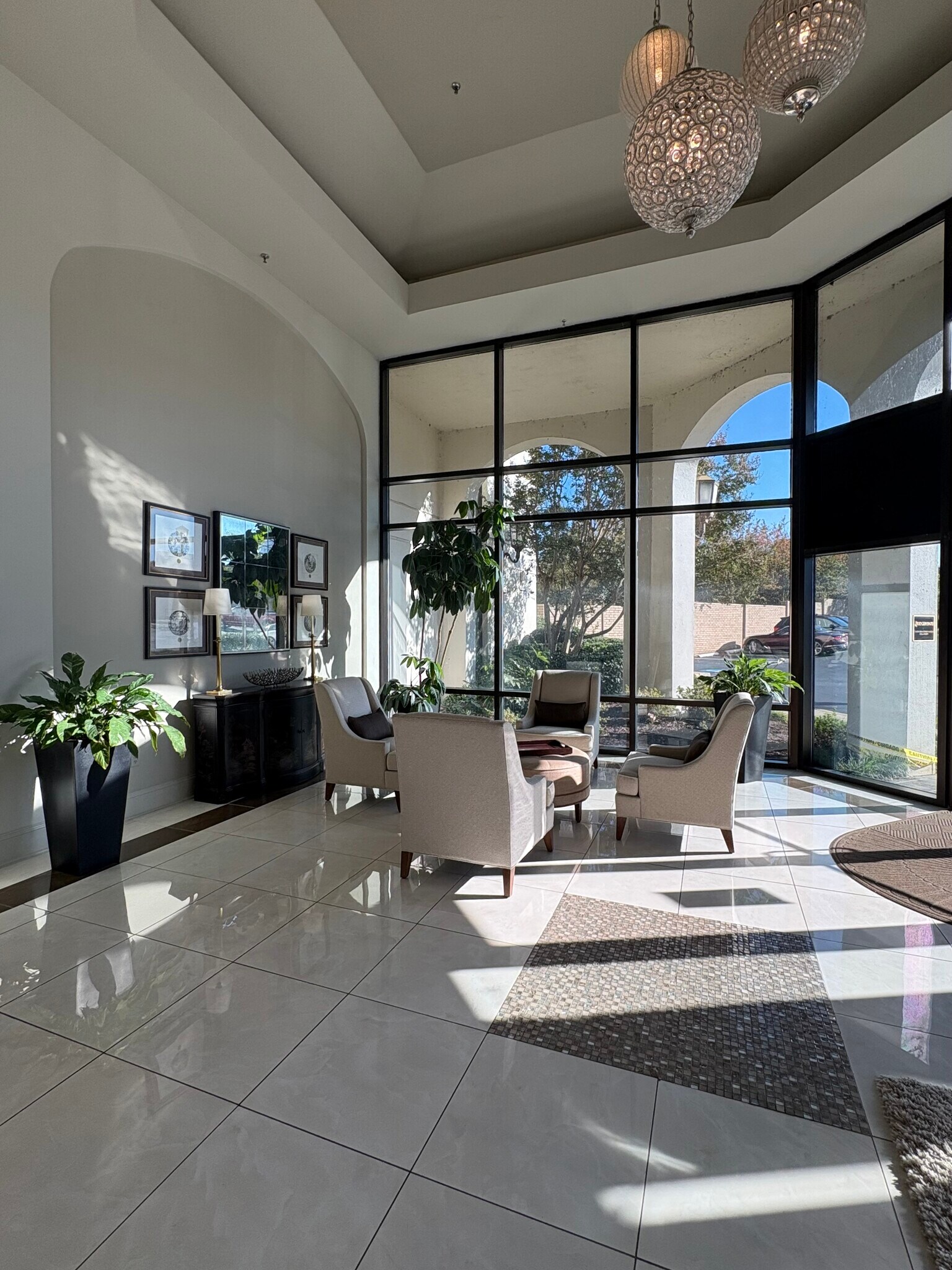 Bridgepointe Lobby - 100 Sunset Blvd