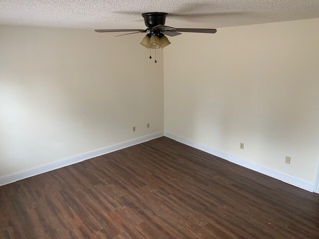 Building Photo - 105 Apache Dr