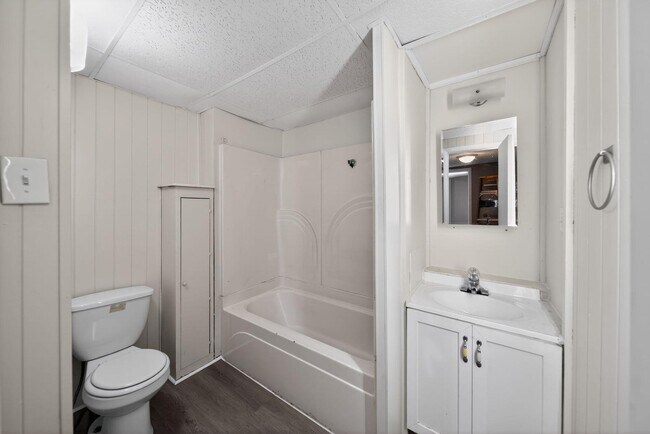 Building Photo - 2117 6th Ave