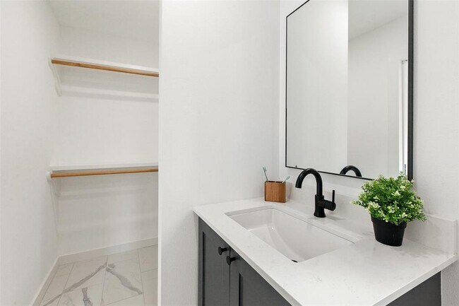 Building Photo - 4429 Gillis St
