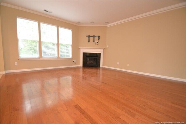 Building Photo - 118 Brookview St