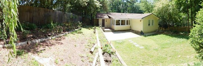 Building Photo - 2678 Green Meadows Ln NE