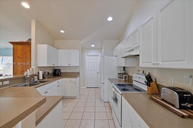 Building Photo - 1205 SW 29th Terrace