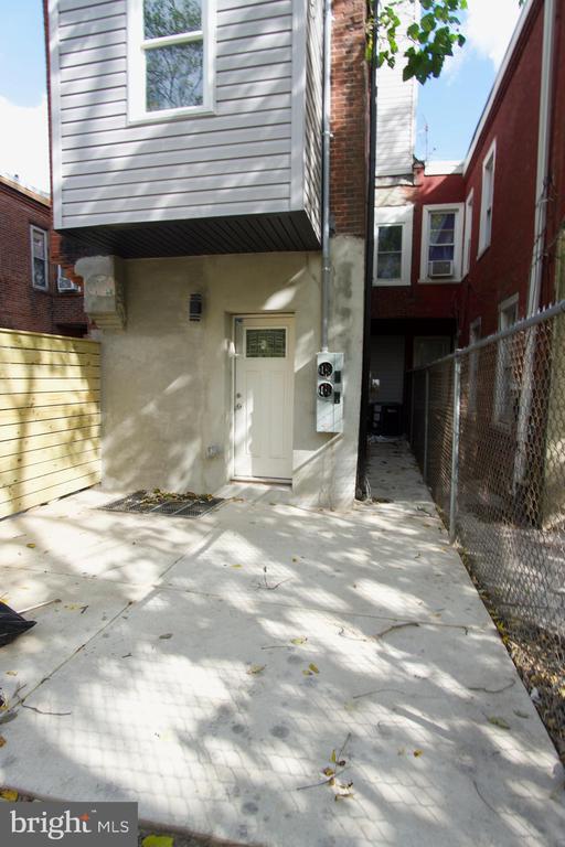 Building Photo - 630 Brooklyn St