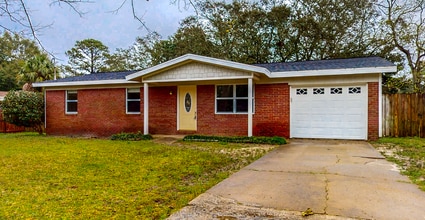 Building Photo - 3/2 with Den and extra long single car garage, huge fenced back yard