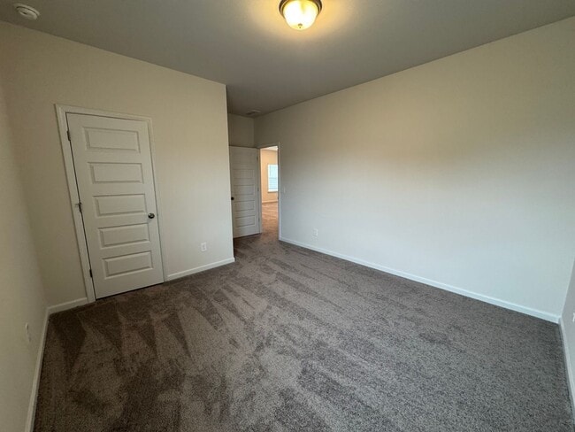 Building Photo - Newer 3/2.5 House in Armuchee- $2,200