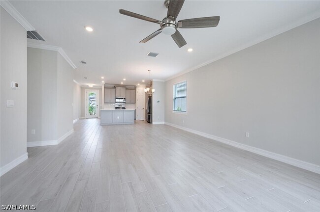 Building Photo - 28093 Sanibel Sands St