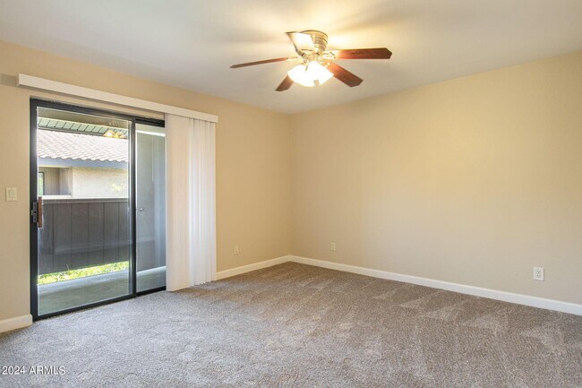 Building Photo - 1402 E Guadalupe Rd
