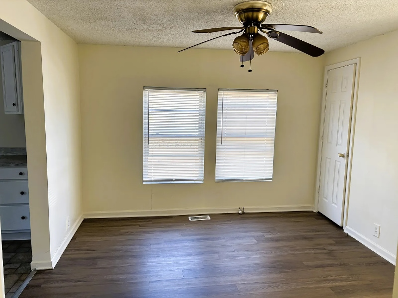 Building Photo - 118 Nat Barber Ave