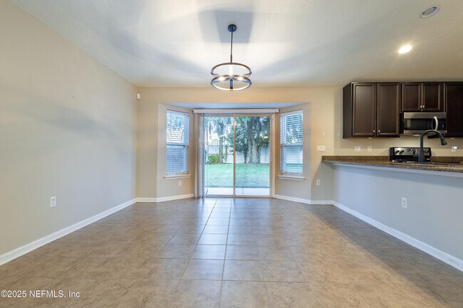 Building Photo - 12106 Alexandra Dr