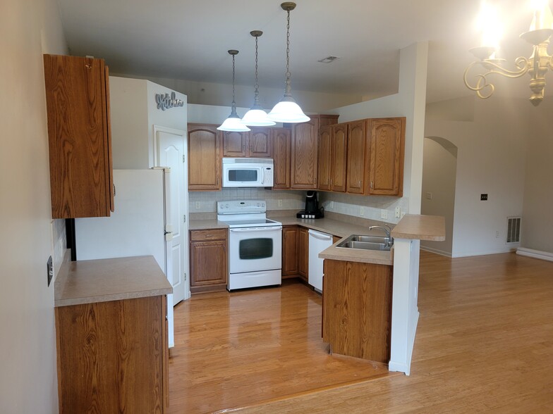 Building Photo - 664 Rivers Breeze Dr