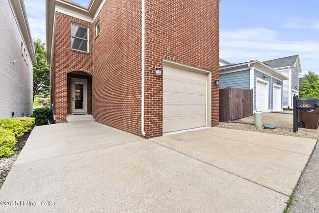 Building Photo - 10910 Kings Crown Dr
