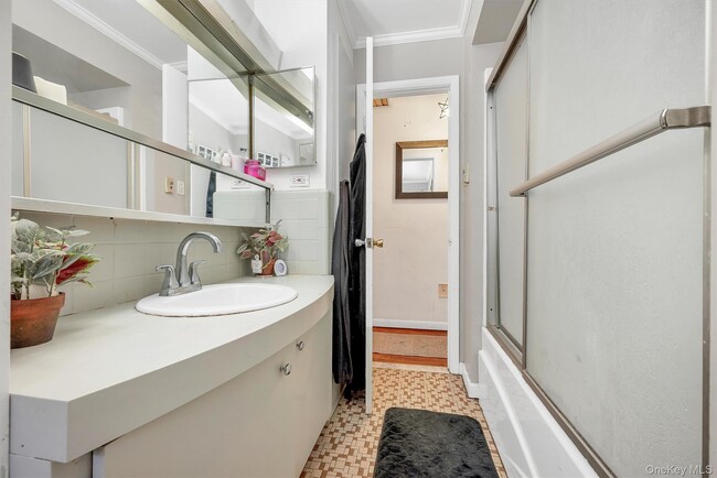 Building Photo - 10 Hanover Dr