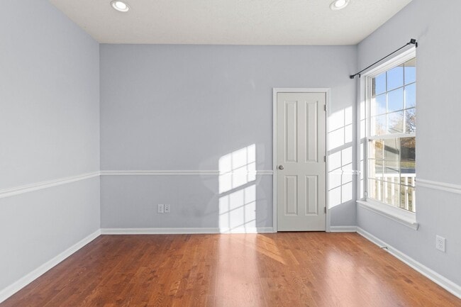 Building Photo - $200 OFF FIRST 2 MONTH'S OF RENT FOR 14+ MONTH LEASE!