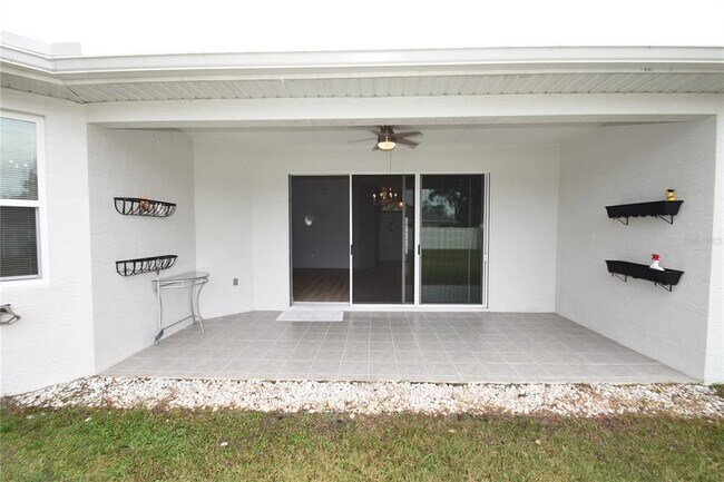 Building Photo - 2 Rae Pl