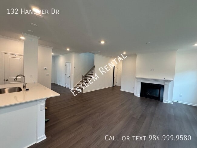 Building Photo - 132 Hanover Dr