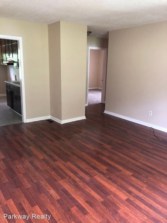 Building Photo - 2 br, 1 bath House - 322 East View Blvd