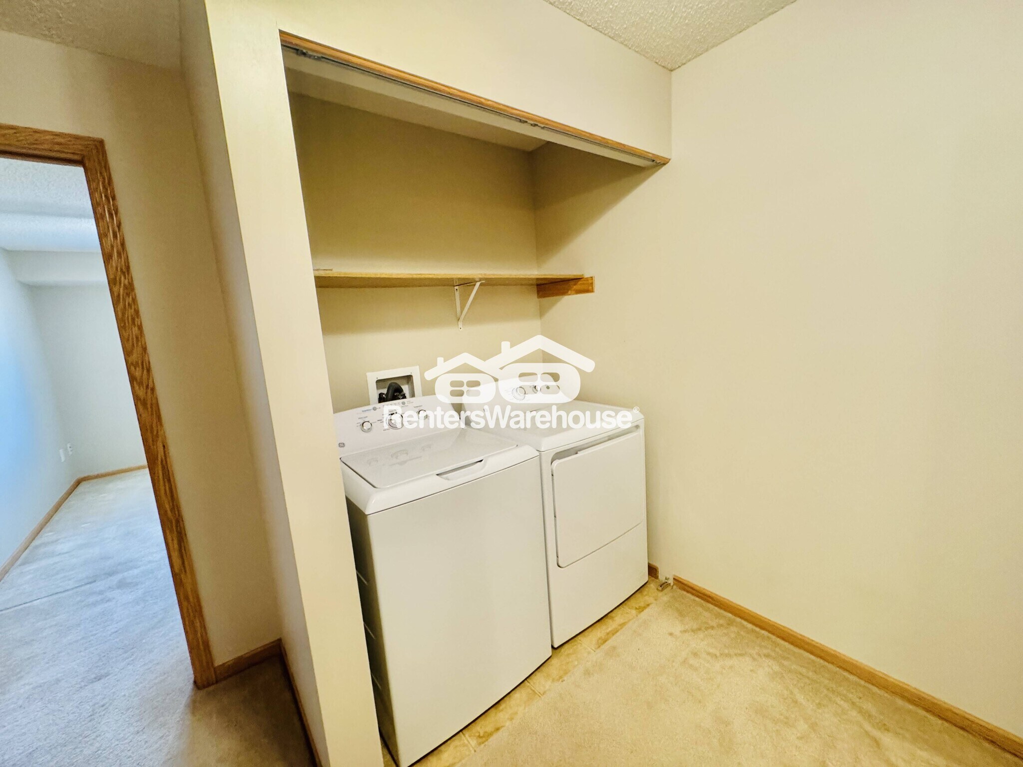 Building Photo - 1590 Parkwood Dr