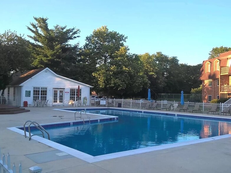 Pool - 9 Par Haven Dr