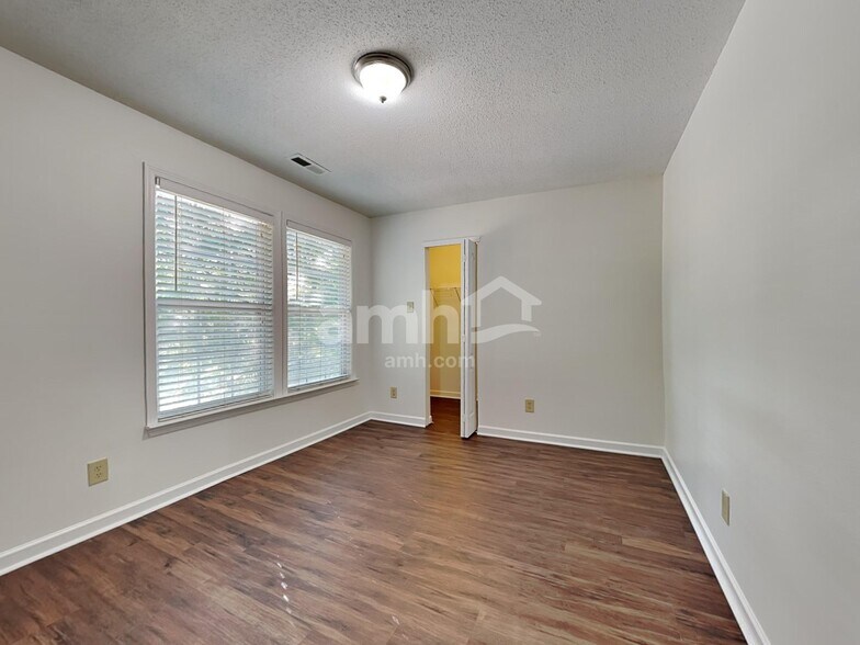 Building Photo - 6340 Foster Brook Dr