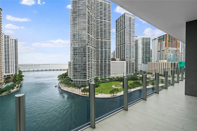 Building Photo - 300 Biscayne Blvd Way