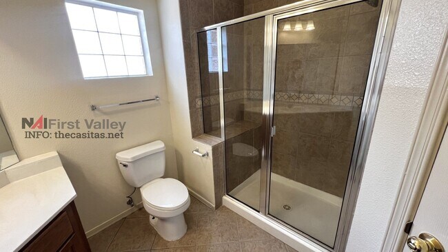 Building Photo - 2 Bedrooms, 2 Baths
