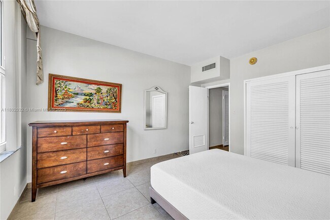 Building Photo - 4747 Collins Ave