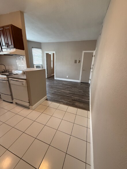 Building Photo - 1862 Beacon St