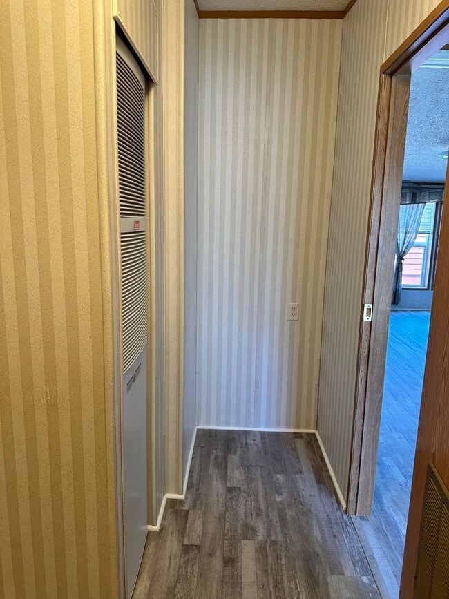 Building Photo - Centrally Located 3 BD 2 BA Modular Home