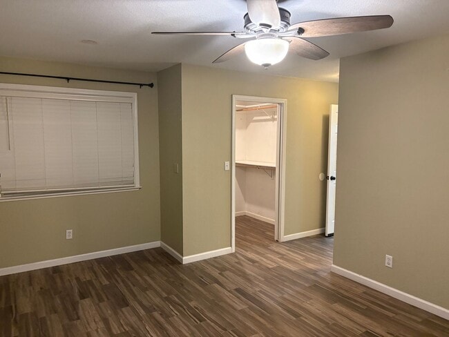 Building Photo - Great 4 bedroom home with pool