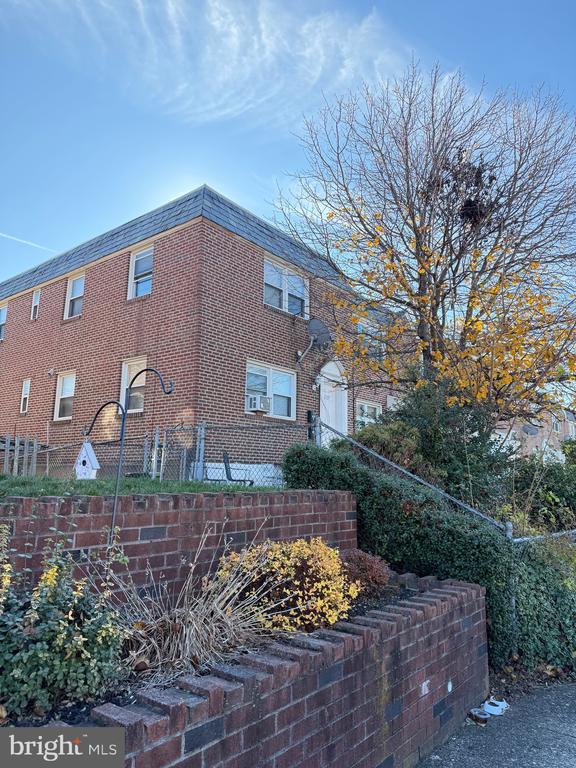 Building Photo - 6327 Eastwood St