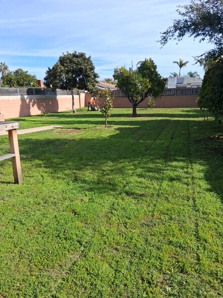Building Photo - 4605 Seminole Dr