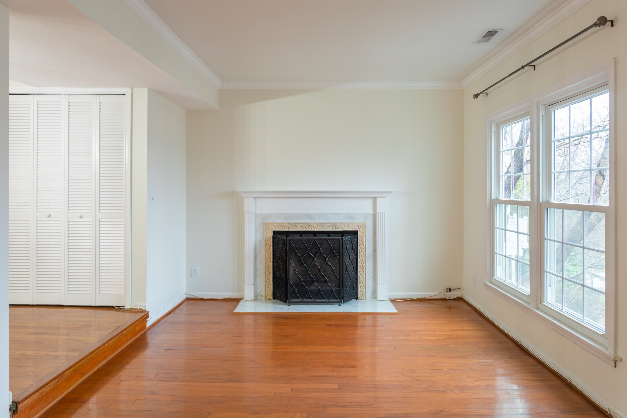 living room - 2919 S Woodstock St