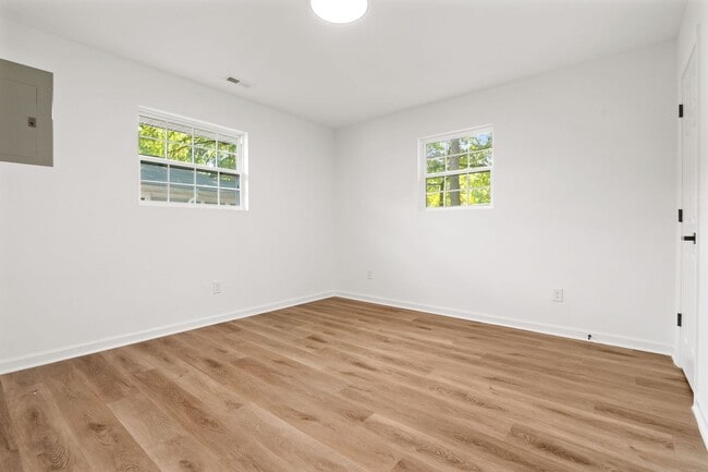 Building Photo - Completely Renovated Durham Home!